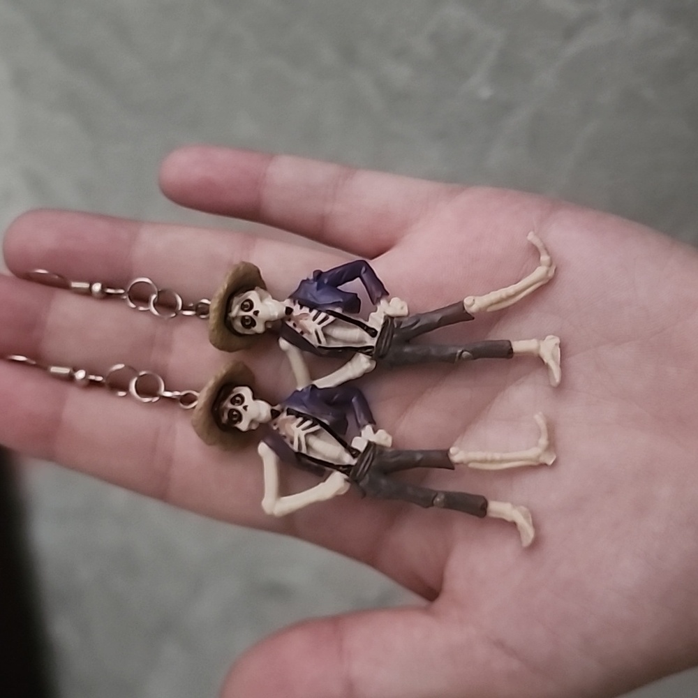 (91) Skeleton Earrings with Hats